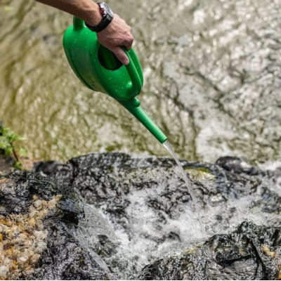 pH minus - rozlití přípravku do jezírka