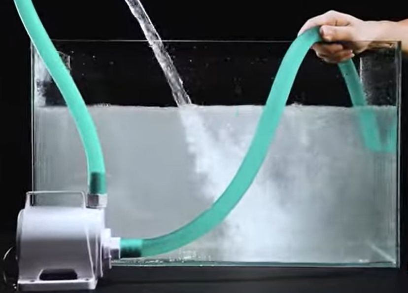 čerpadlo Jingye v akváriu