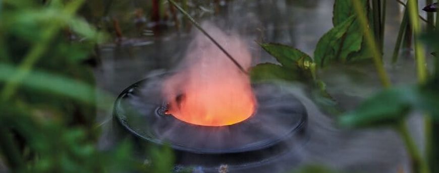 jezírkový mlhovač s měnícími se barvami